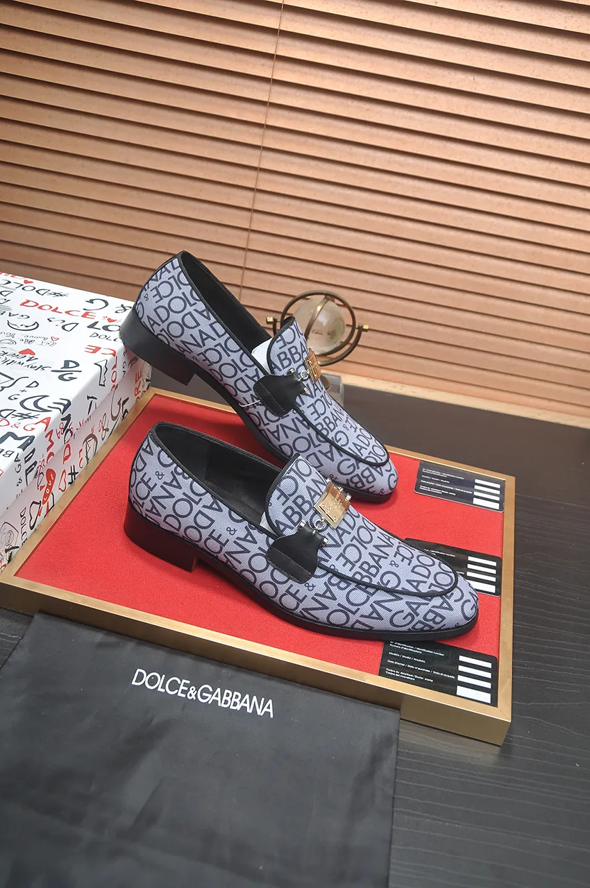 Men's men's shoes 💰500💶🌲 DG top 🔍🔍Men's new leather shoes 🚹 are on sale at the same time at the counter ⚠The uppers are imported cowhide from Italy, the entire imported cowhide lining, imported accessories 💪💪, completely 1⃣️ vs 1⃣️ replica 🇮 🇹💪💪, ⚠Sole: The original sole is specially provided by the original factory, the exclusive movable molded sole is super comfortable, ⚠The original factory follows the order, 🔍🔍high quality, you can enter and exit the counter at will, welcome to compare ⚠Size: 38-44 (45 customized)
